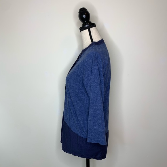 Gap • Blue Buttoned Quarter Sleeve Top - Picture 2 of 4